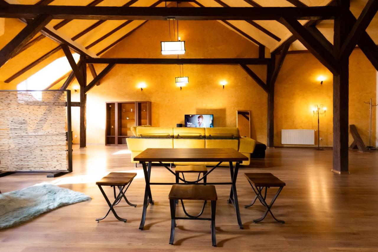 The Attic - Large Open-Space In The Old Town Of Brasov, Minutes Away From The Black Church Eksteriør billede