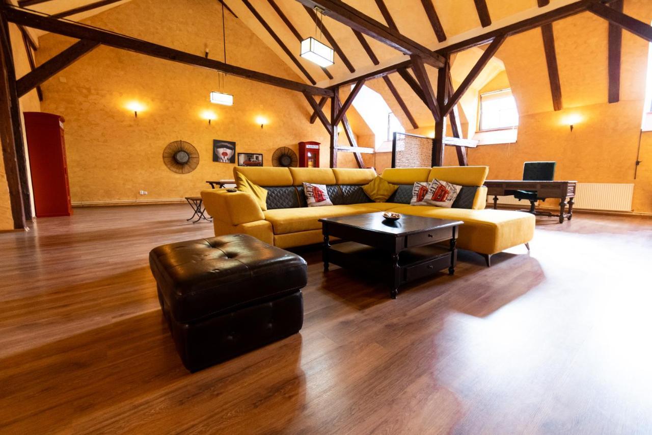 The Attic - Large Open-Space In The Old Town Of Brasov, Minutes Away From The Black Church Eksteriør billede